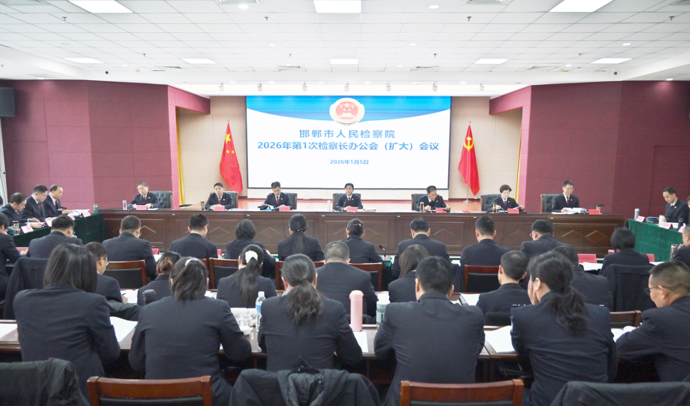 图怪兽_红金风喜庆政务先锋人物介绍海报 副本.png